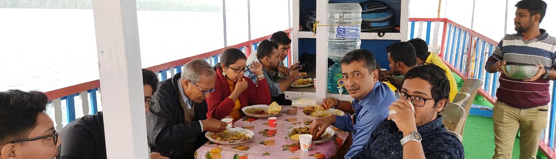 How About Hiring a Houseboat and Creating a Special Holiday